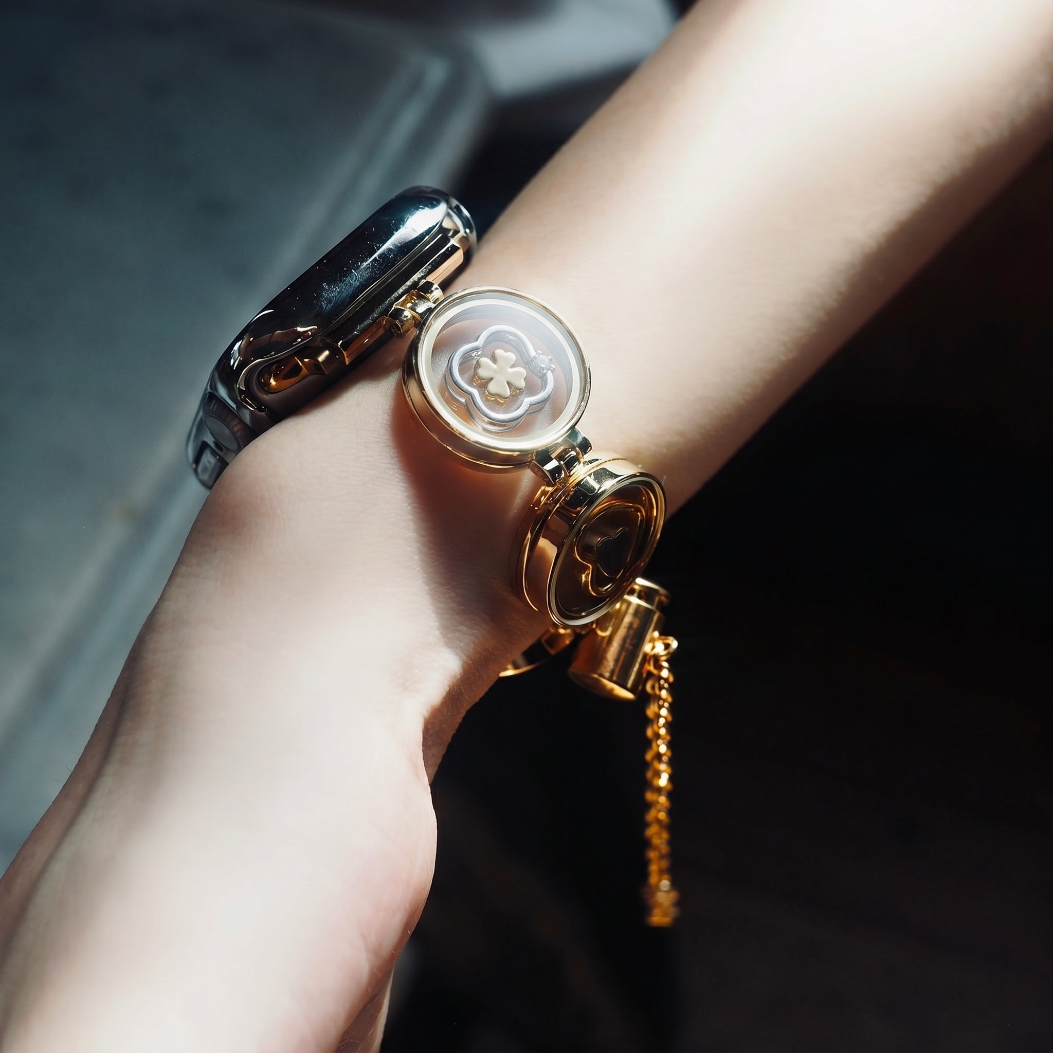 Floating Locket Apple Watch Bracelet - 18K Gold Plated